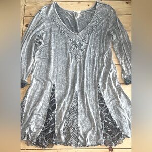 Gimmicks Lace Detail Long-Sleeve, Size Medium